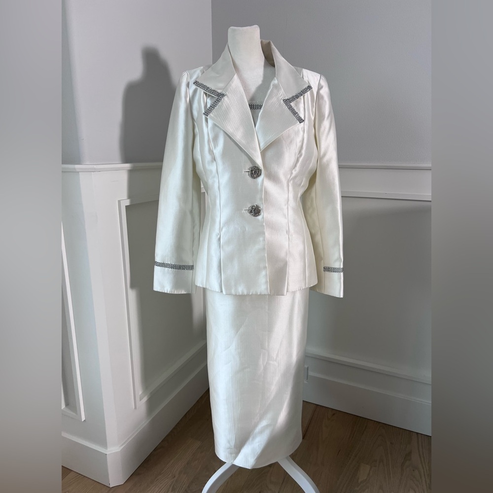 Elegant White Blazer Dress with Silver Accents